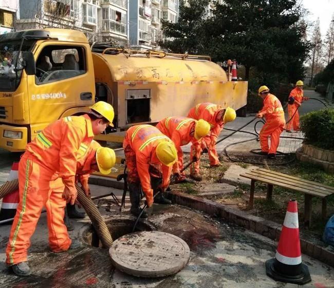 东郊镇市政管道清淤