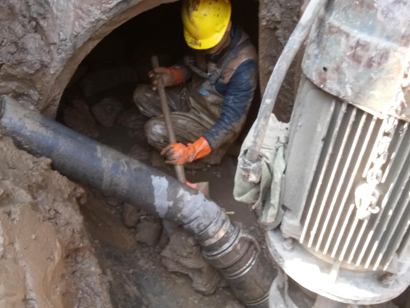 东郊镇管道清淤