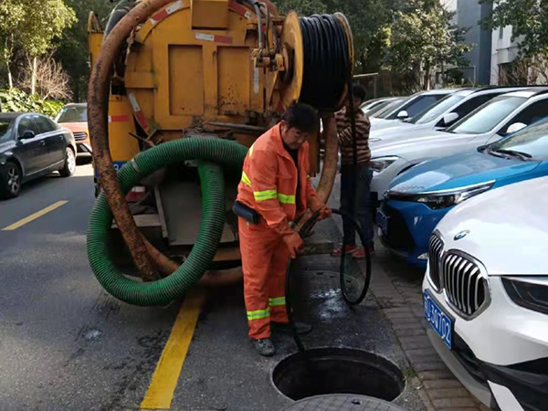 东郊镇排污管道清淤